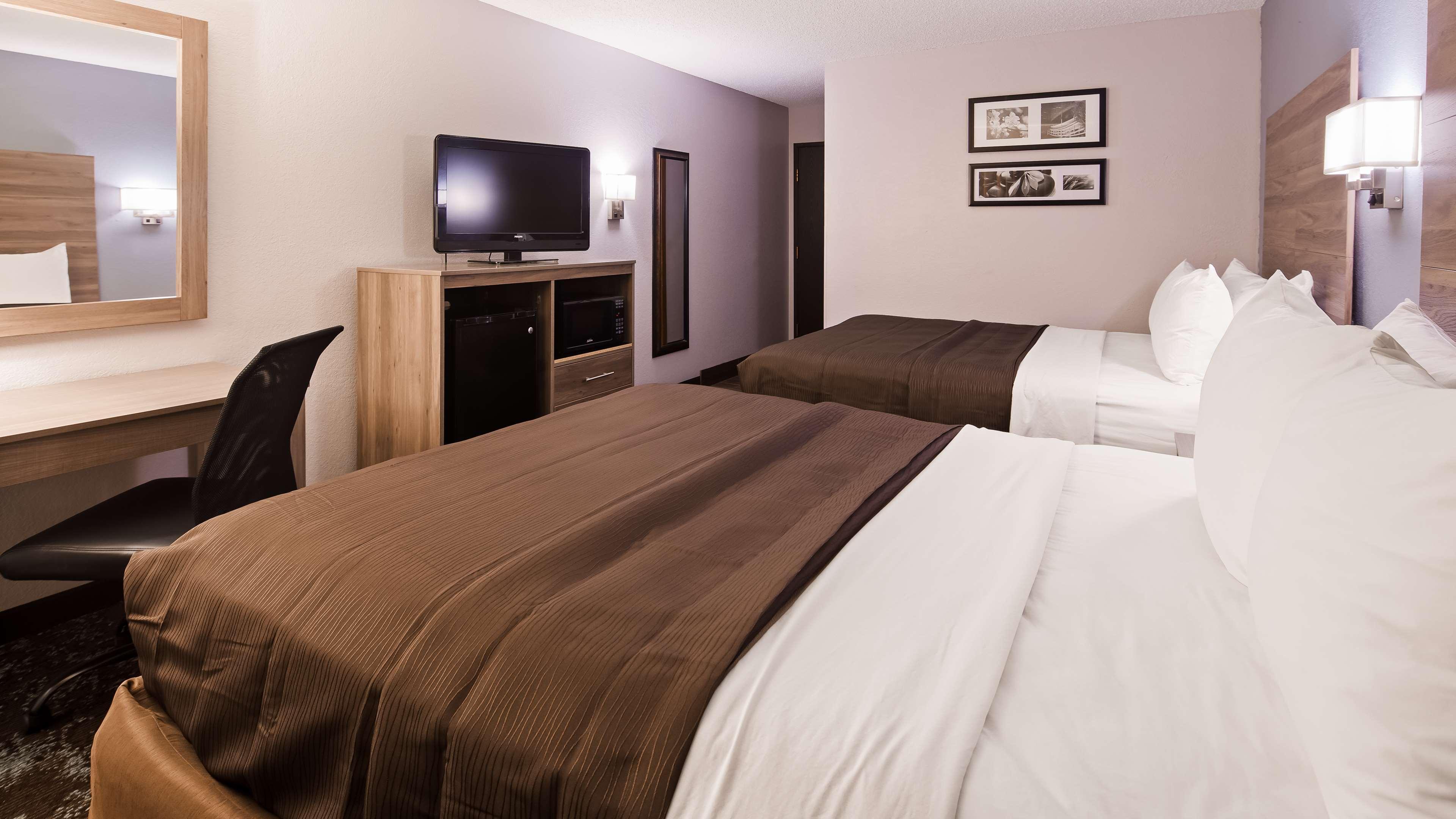 Hotel Ramada By Wyndham Cedar Rapids South Exterior foto